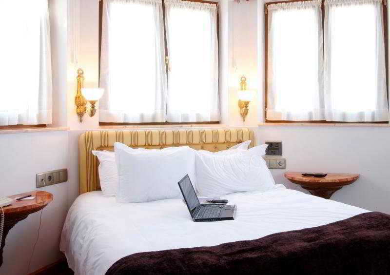 Ayre Hotel Alfonso II Oviedo Quarto foto